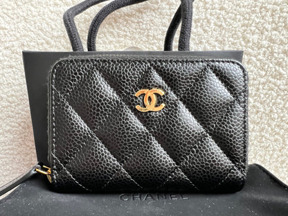 Chanel Black Quilted Caviar Zip Round Purse with Gold Hardware (RRP £550)
