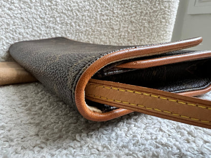 Louis Vuitton Vintage Monogram Twin Pochette