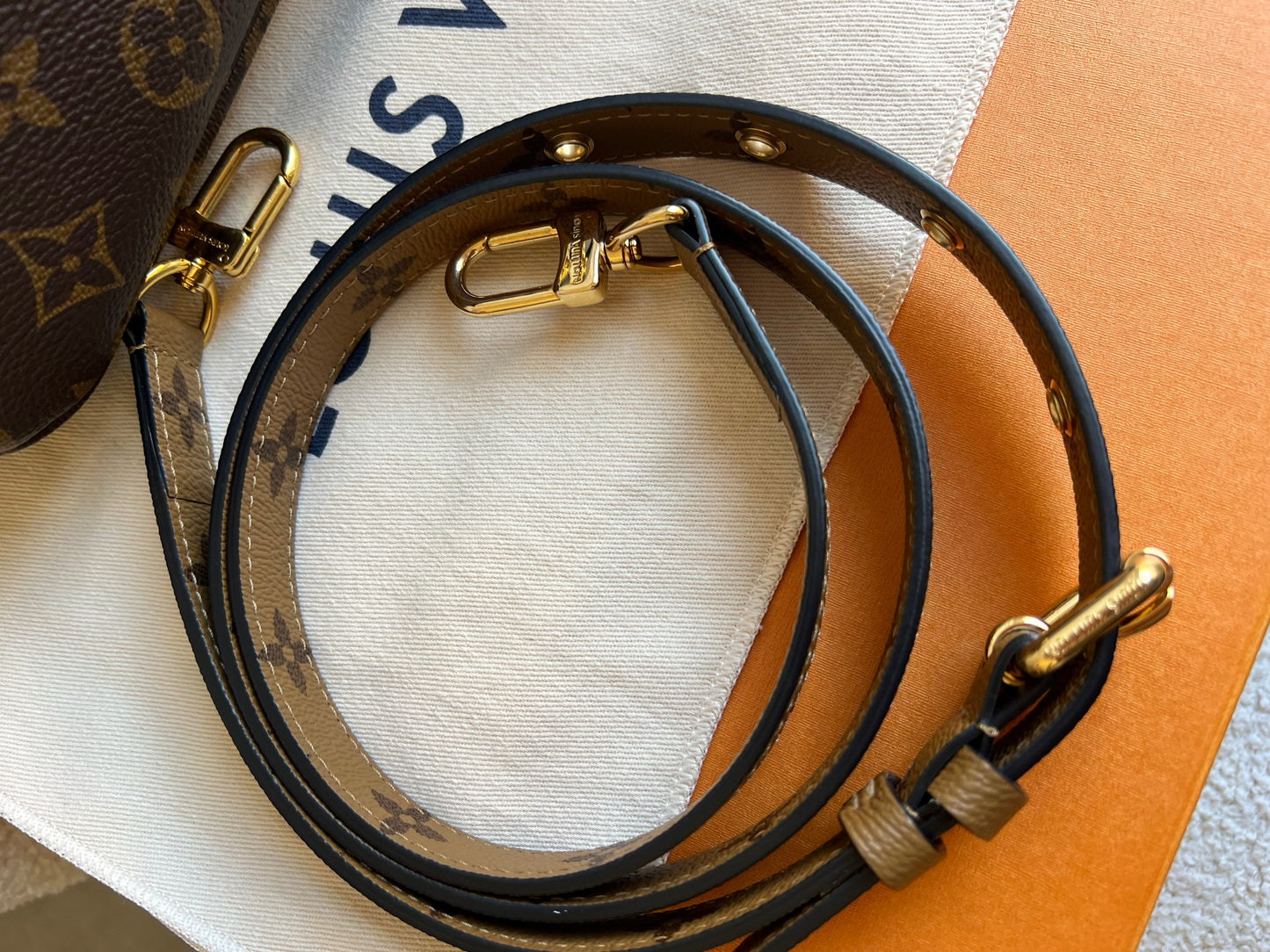 Louis Vuitton Pochette Metis Reverse Monogram (RRP £2,060)
