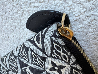 Louis Vuitton Zippy Wallet in Monogram Jacquard