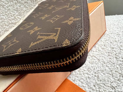 Louis Vuitton Zippy Wallet in Monogram (RRP £580)