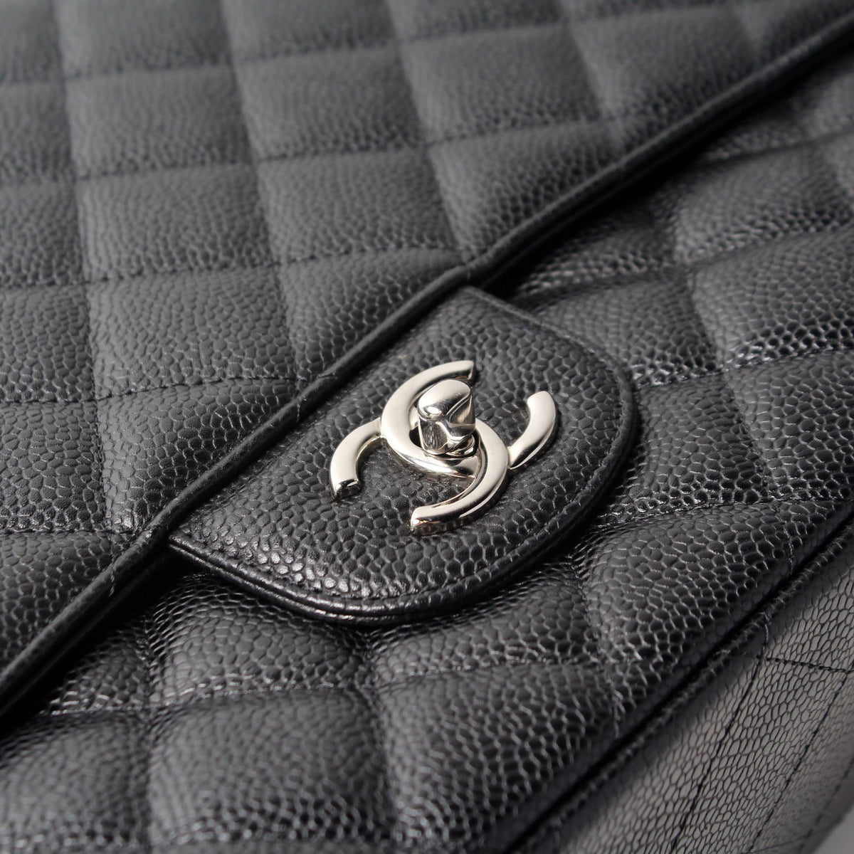 Classic Flap Maxi Caviar 14M