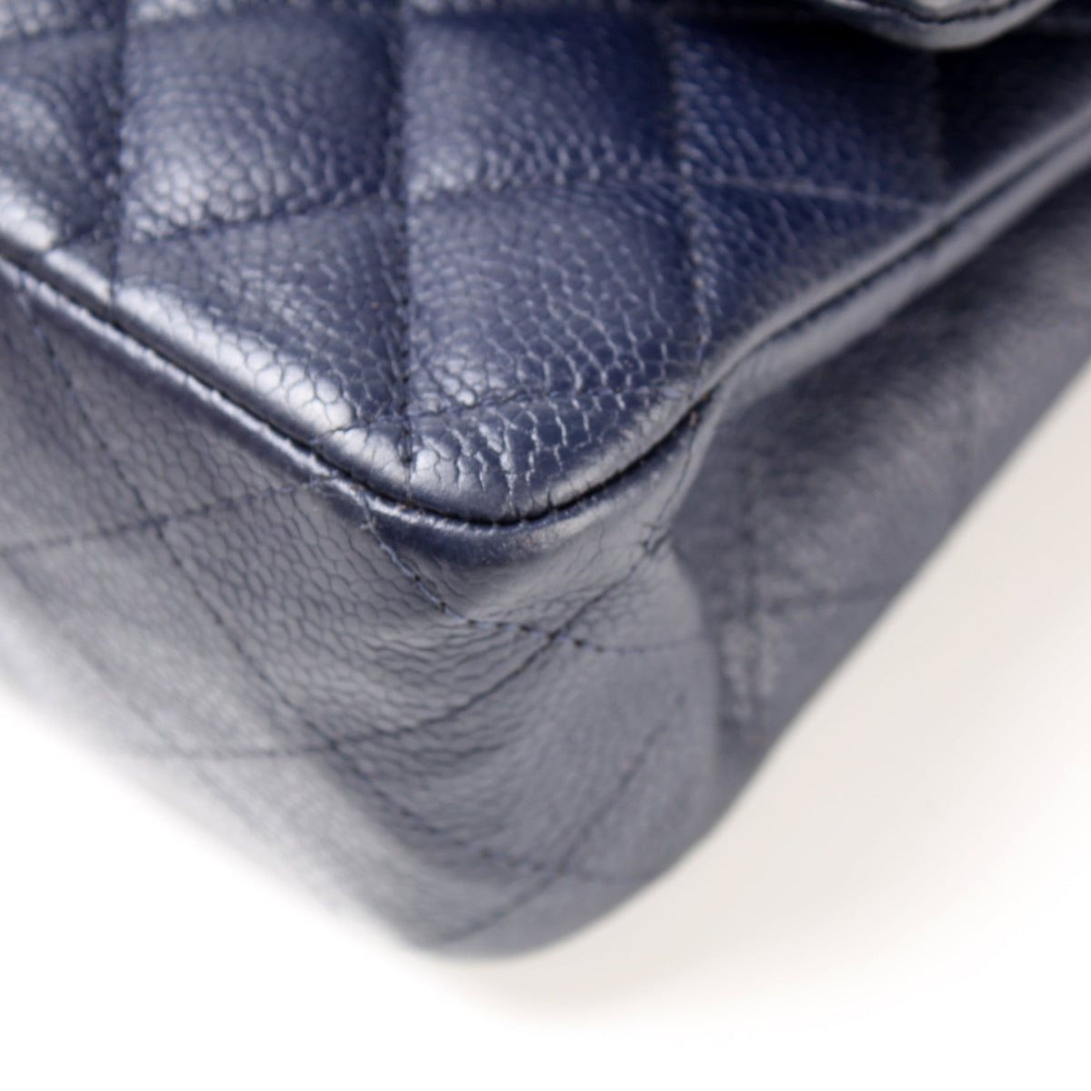 Classic Flap Medium Caviar 19M