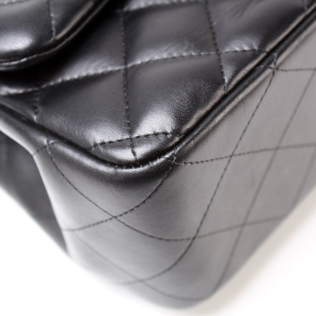 Classic Flap Jumbo Lambskin 14-16M