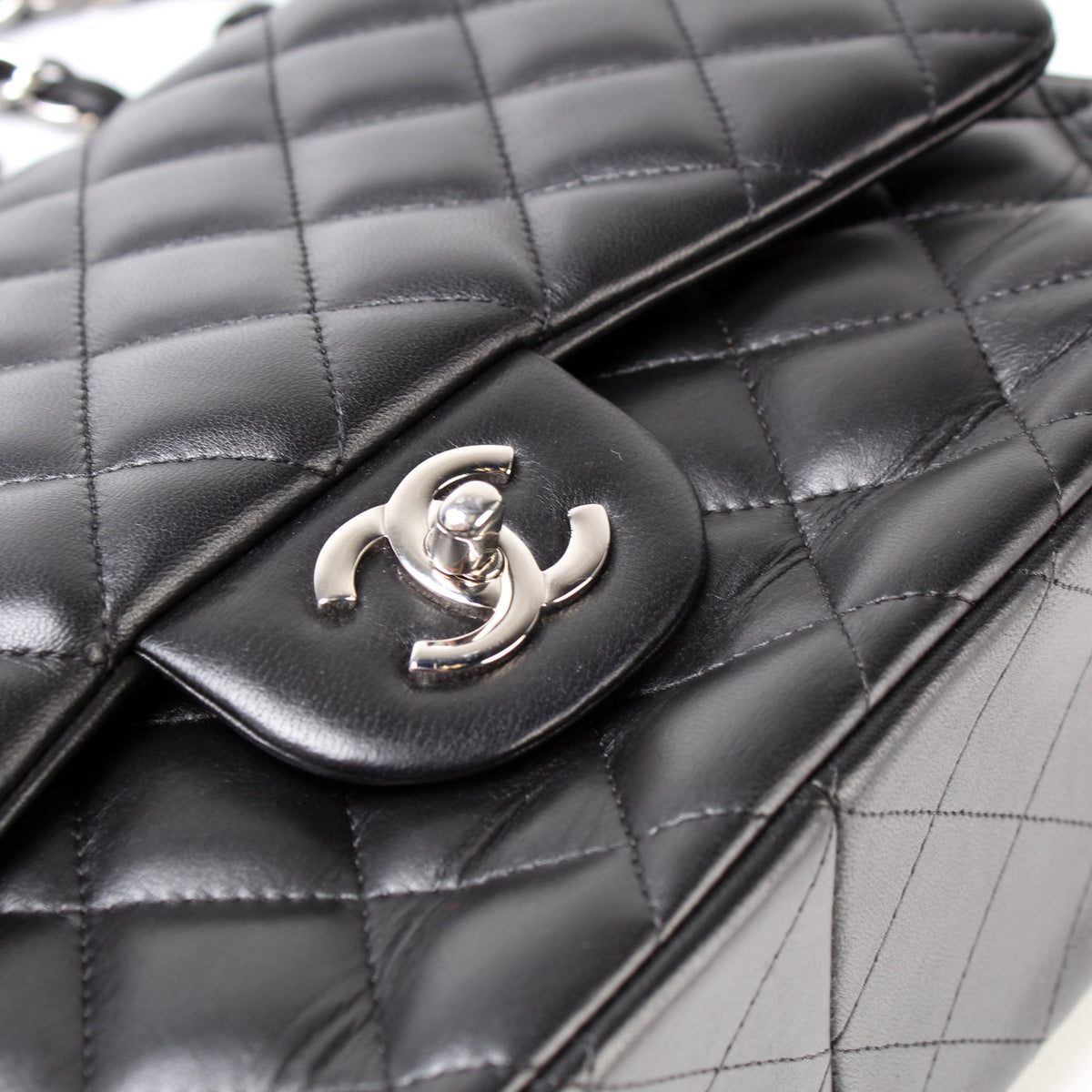 Classic Flap Jumbo Lambskin 14-16M