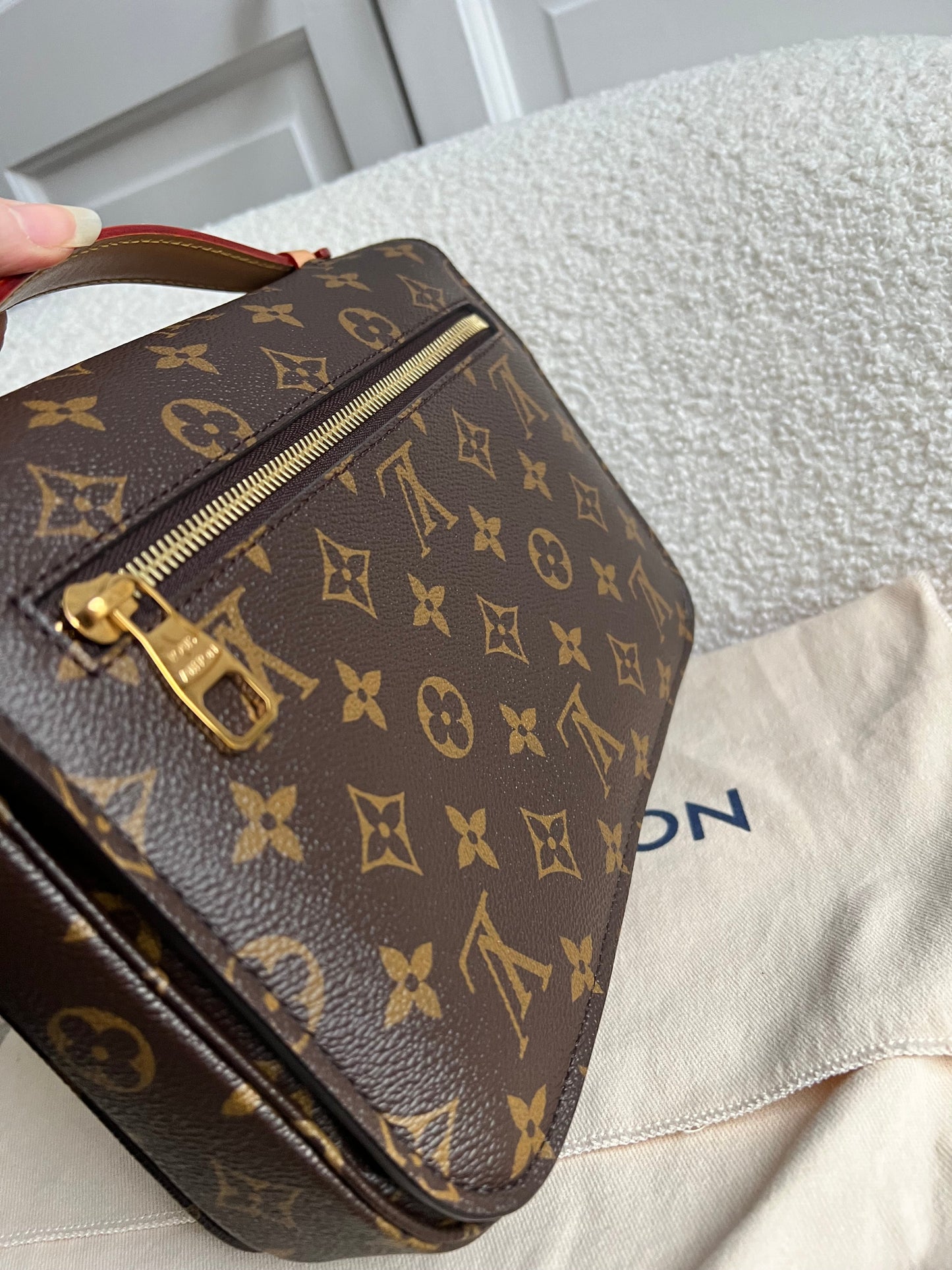 Louis Vuitton Pochette Metis Monogram (RRP £2,020)