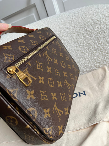 Louis Vuitton Pochette Metis Monogram (RRP £2,020)