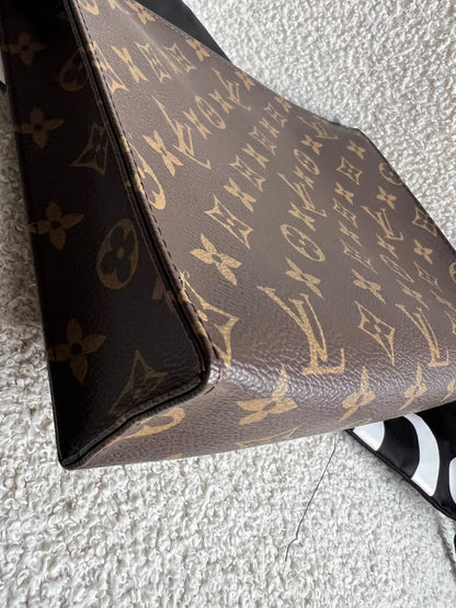 Louis Vuitton Toiletry Pouch 26 Monogram
