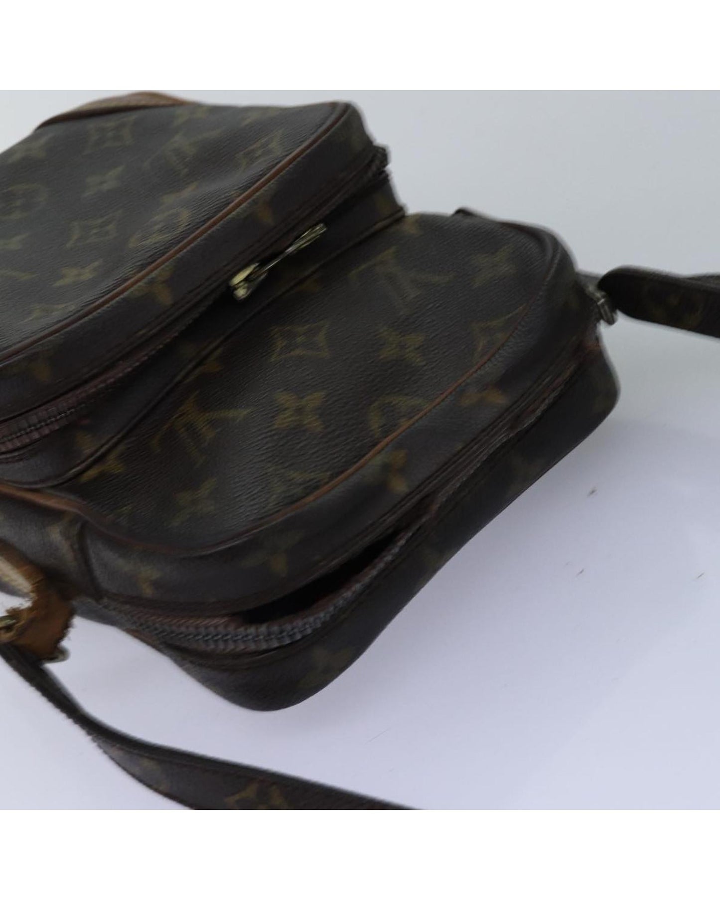 Louis Vuitton Papillon 26 Monogram Canvas Crossbody Bag