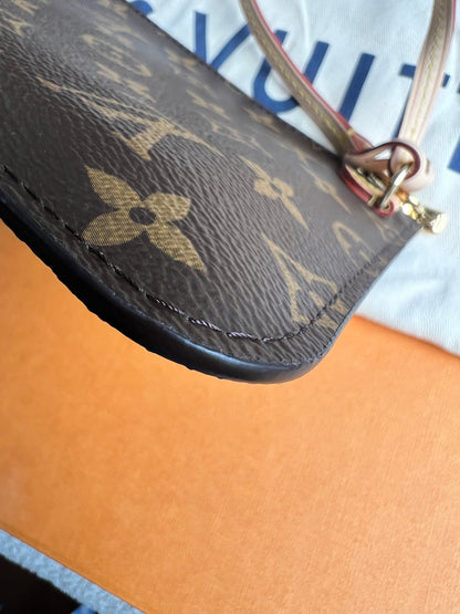 Louis Vuitton Carry It Tote
