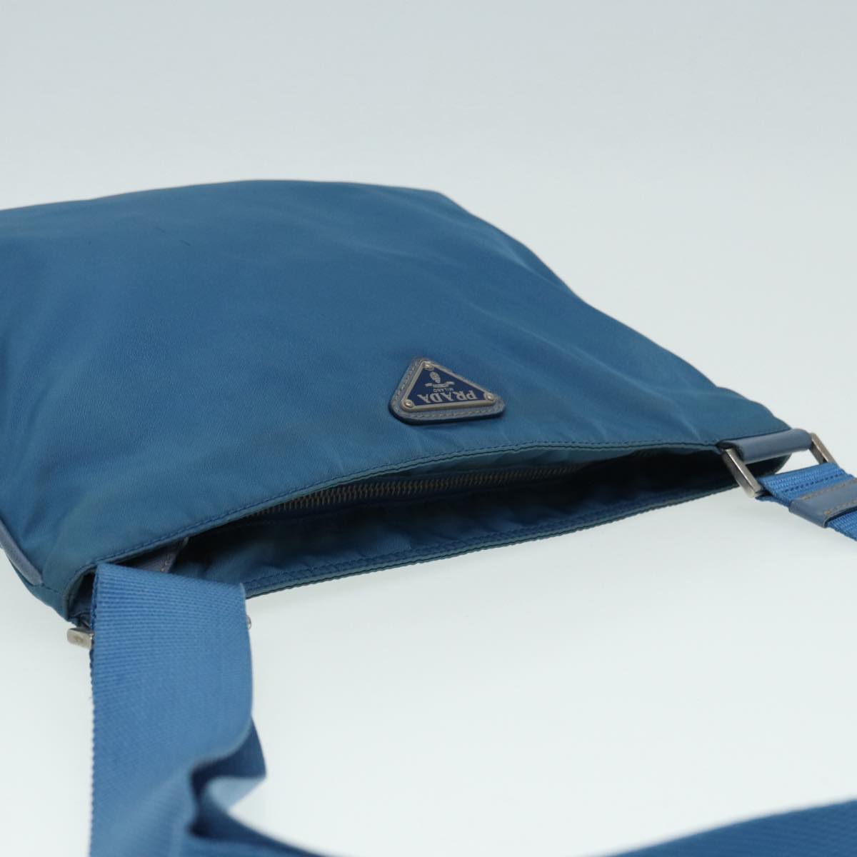 Tessuto Shoulder BagCrossbody Style