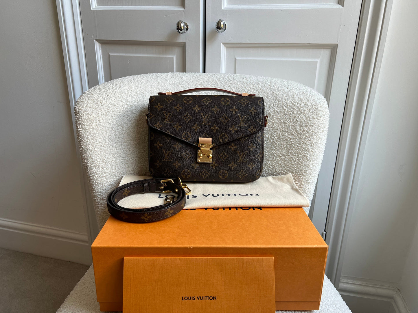 Louis Vuitton Pochette Metis Monogram (RRP £2,060)