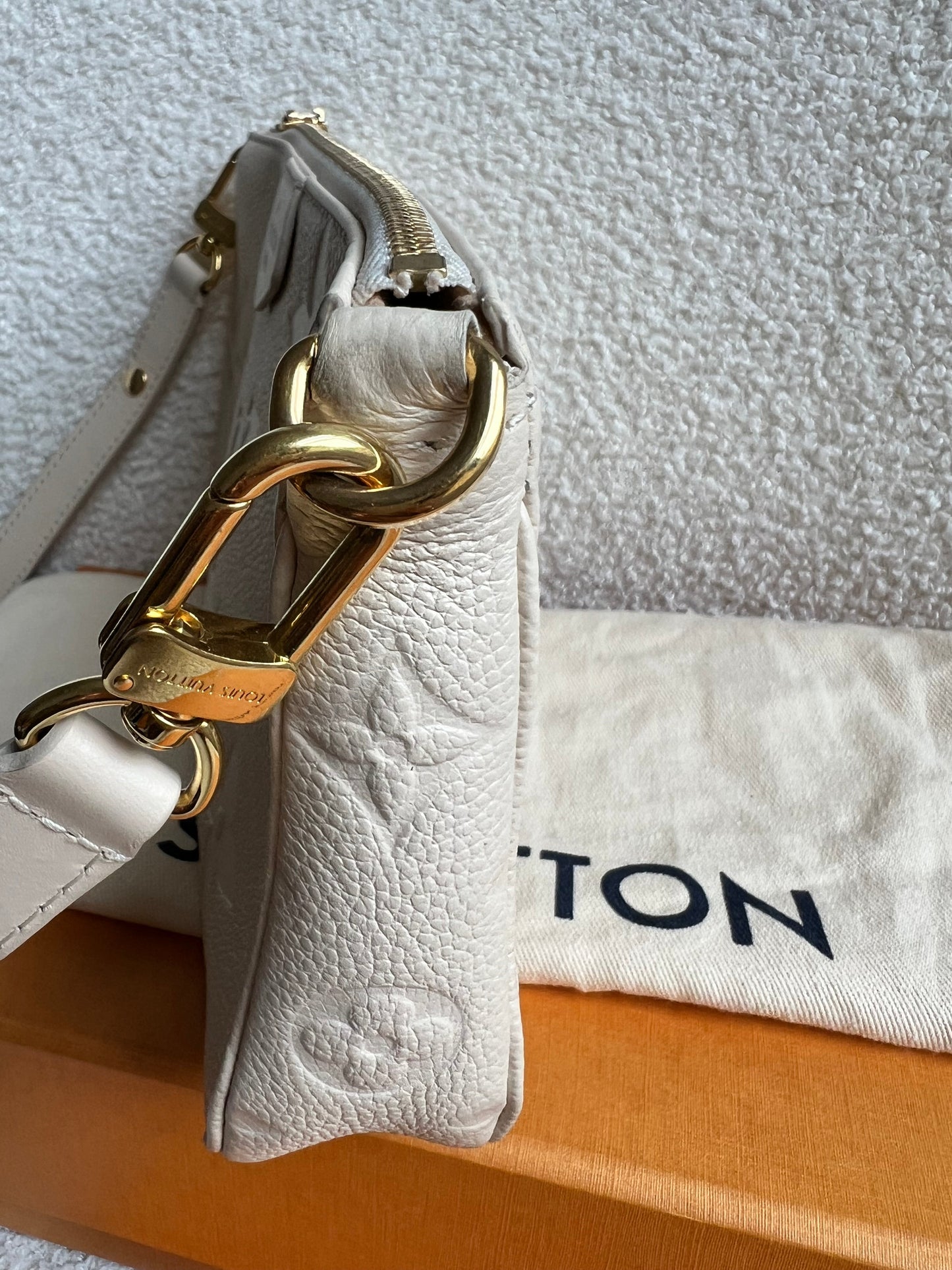 Louis Vuitton Multi Pochette Accessoires Creme Empreinte (RRP £2140)