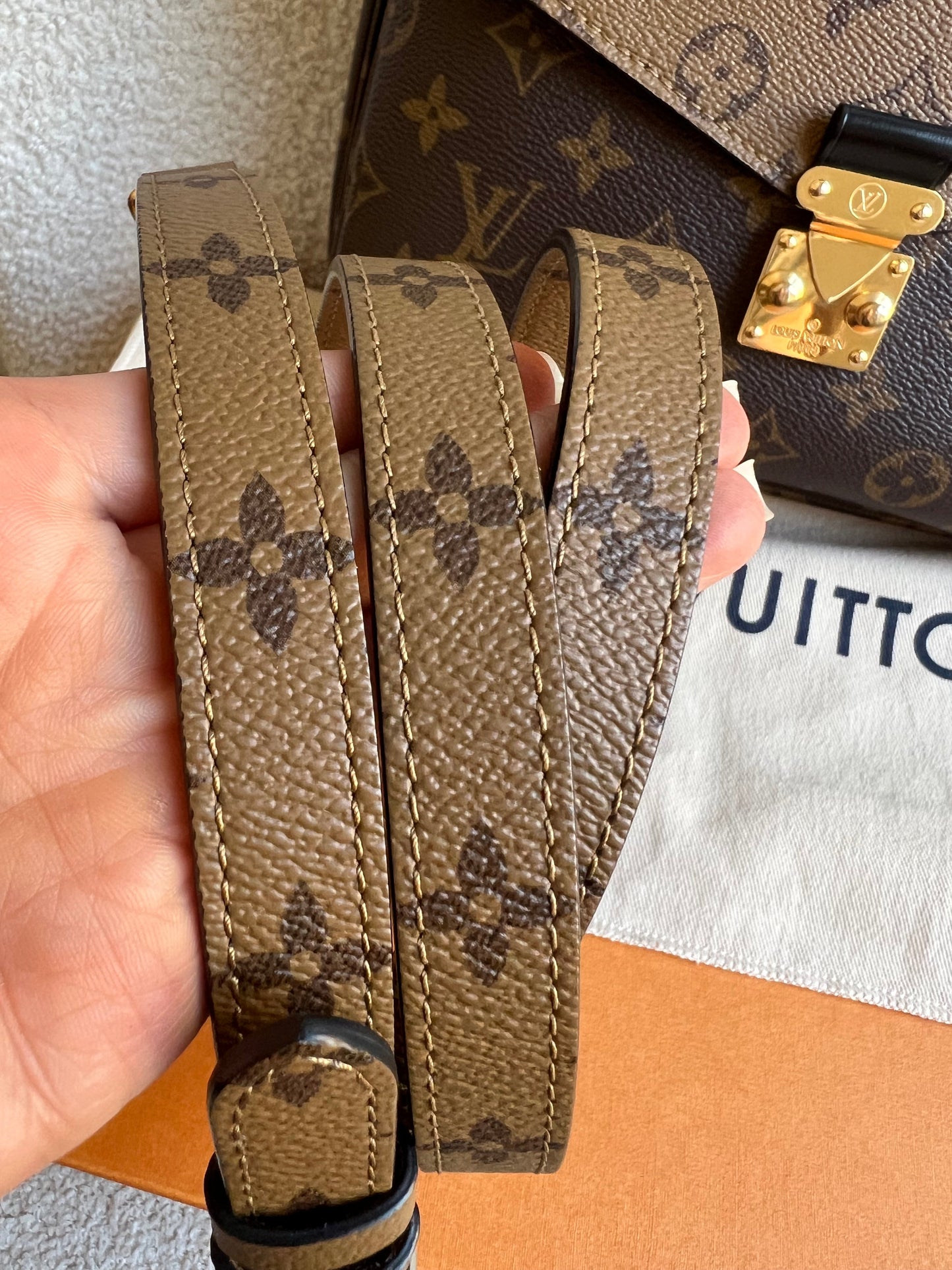 Louis Vuitton Pochette Metis Reverse Monogram (RRP £2,060)