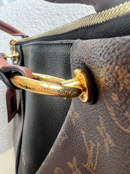 Louis Vuitton V Tote MM Tan and Monogram Canvas (RRP £1,890)