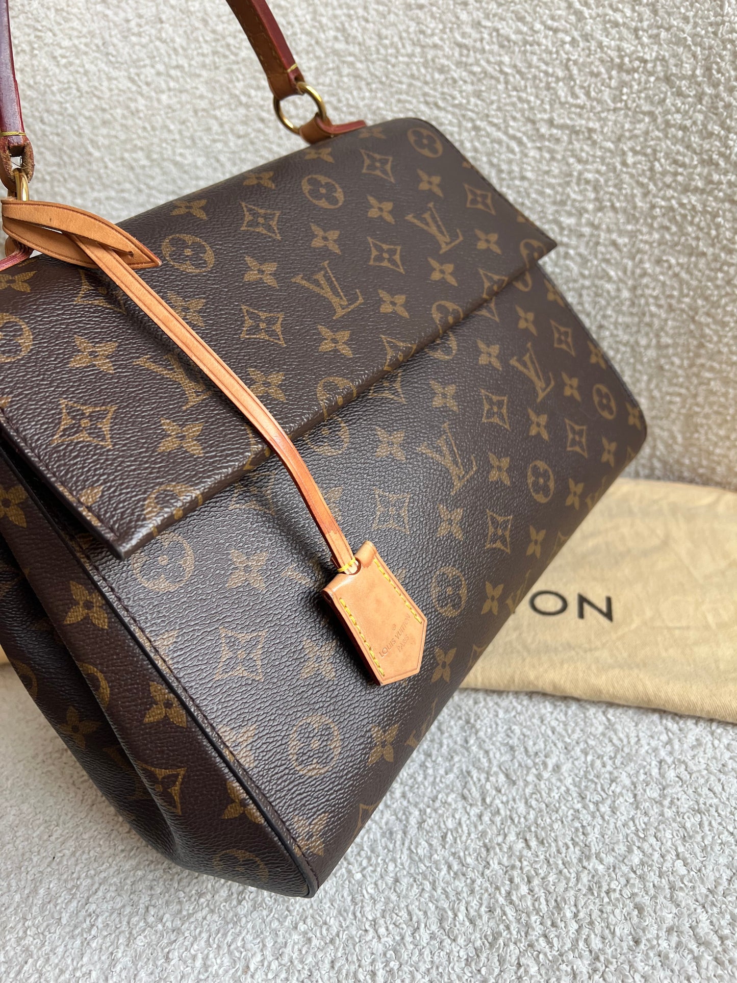 Louis Vuitton Cluny MM Monogram (RRP £1890)