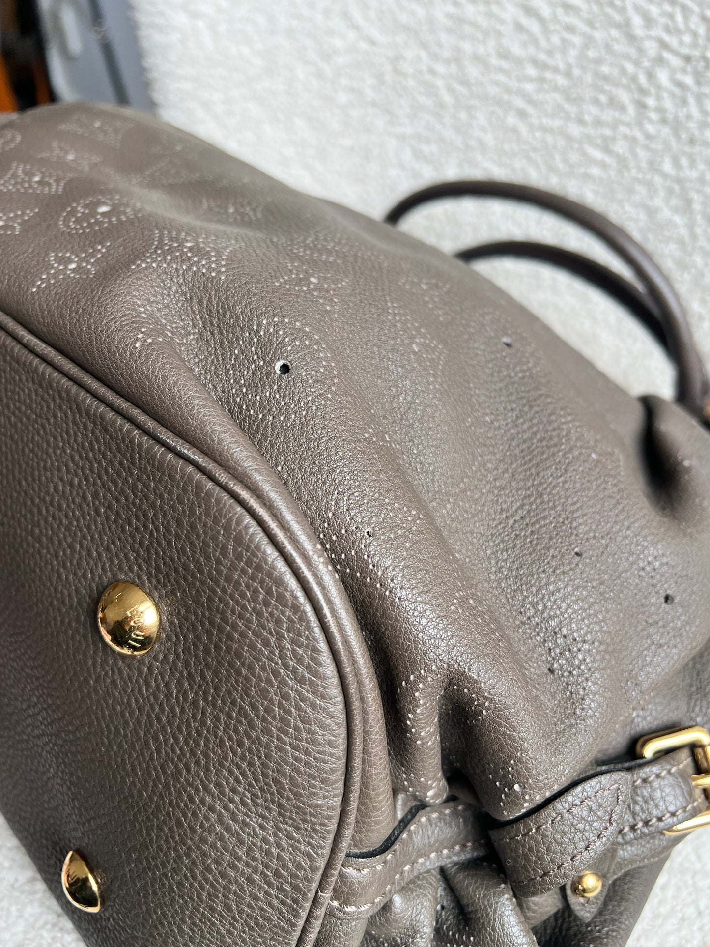 Louis Vuitton Gris Pearl Monogram Mahina Leather L Bag