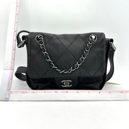 Chanel black quilted lambskin Country mini crossbody bag  ch66252cv