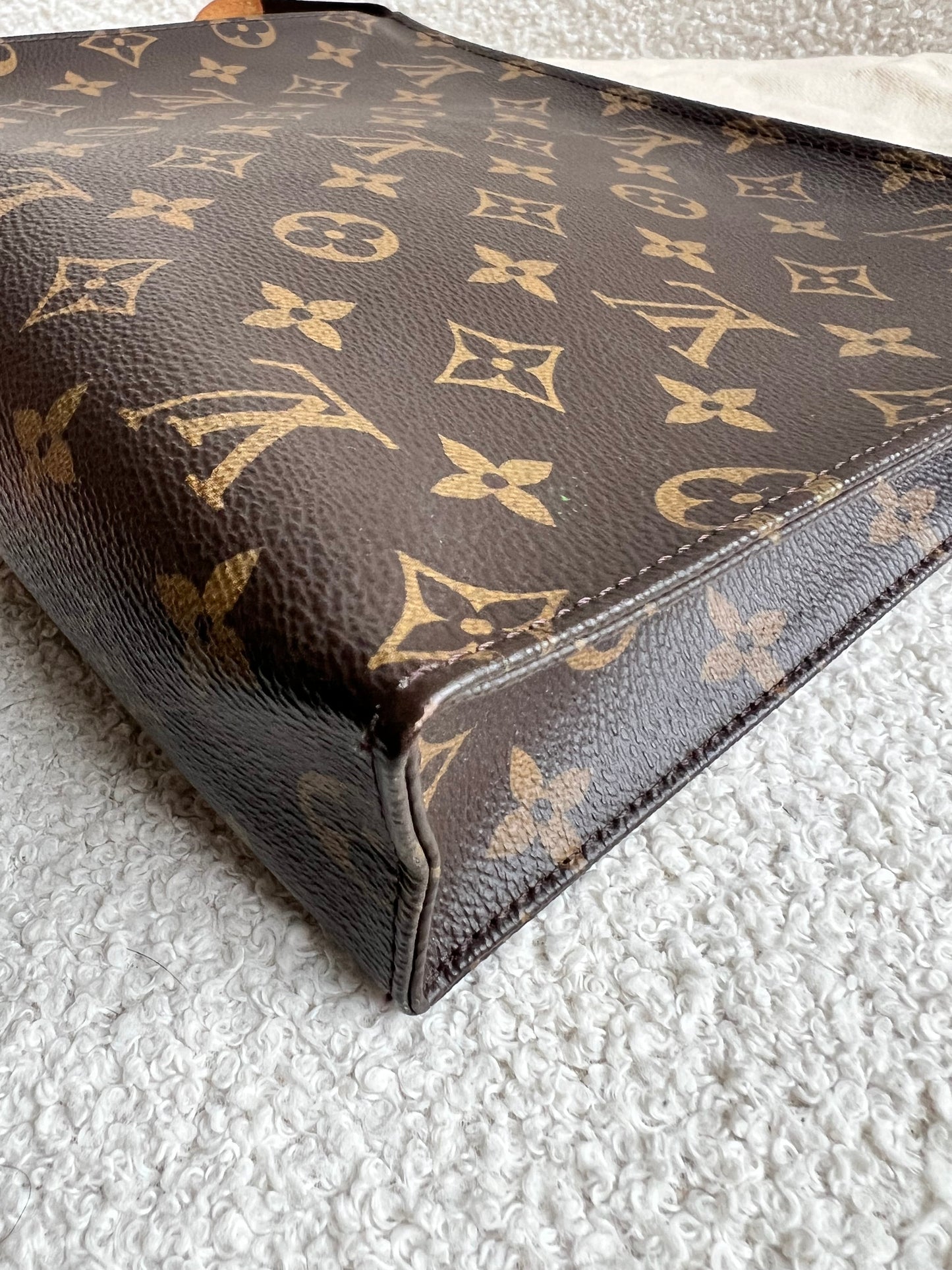 Louis Vuitton Toiletry Pouch 26 Monogram