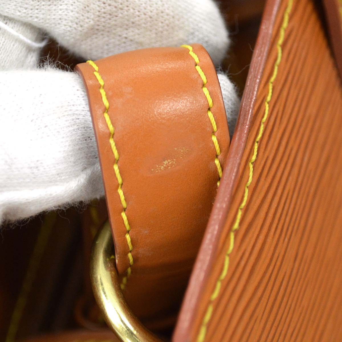 Louis Vuitton 1999 Brown Epi Cluny Shoulder Bag M52258