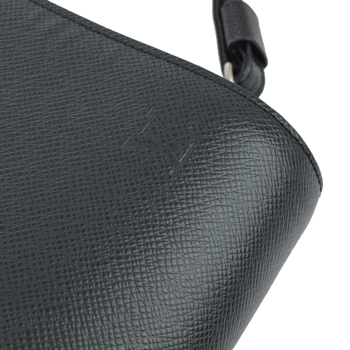Louis Vuitton 2004 Black Taiga Baikal Clutch Handbag M30182