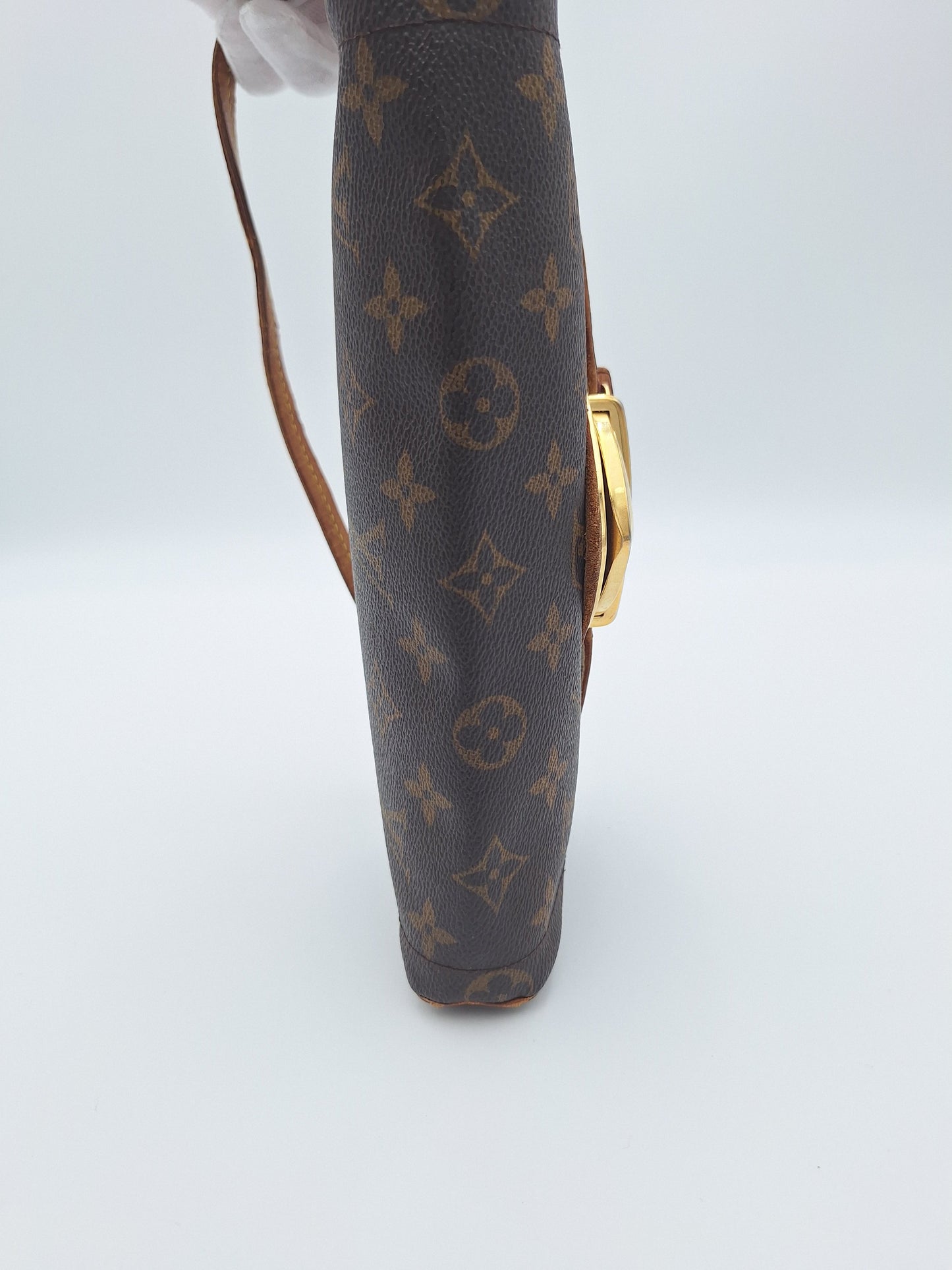 LOUIS VUITTON MONOGRAM BEVERLY CLUTCH (M40122)
