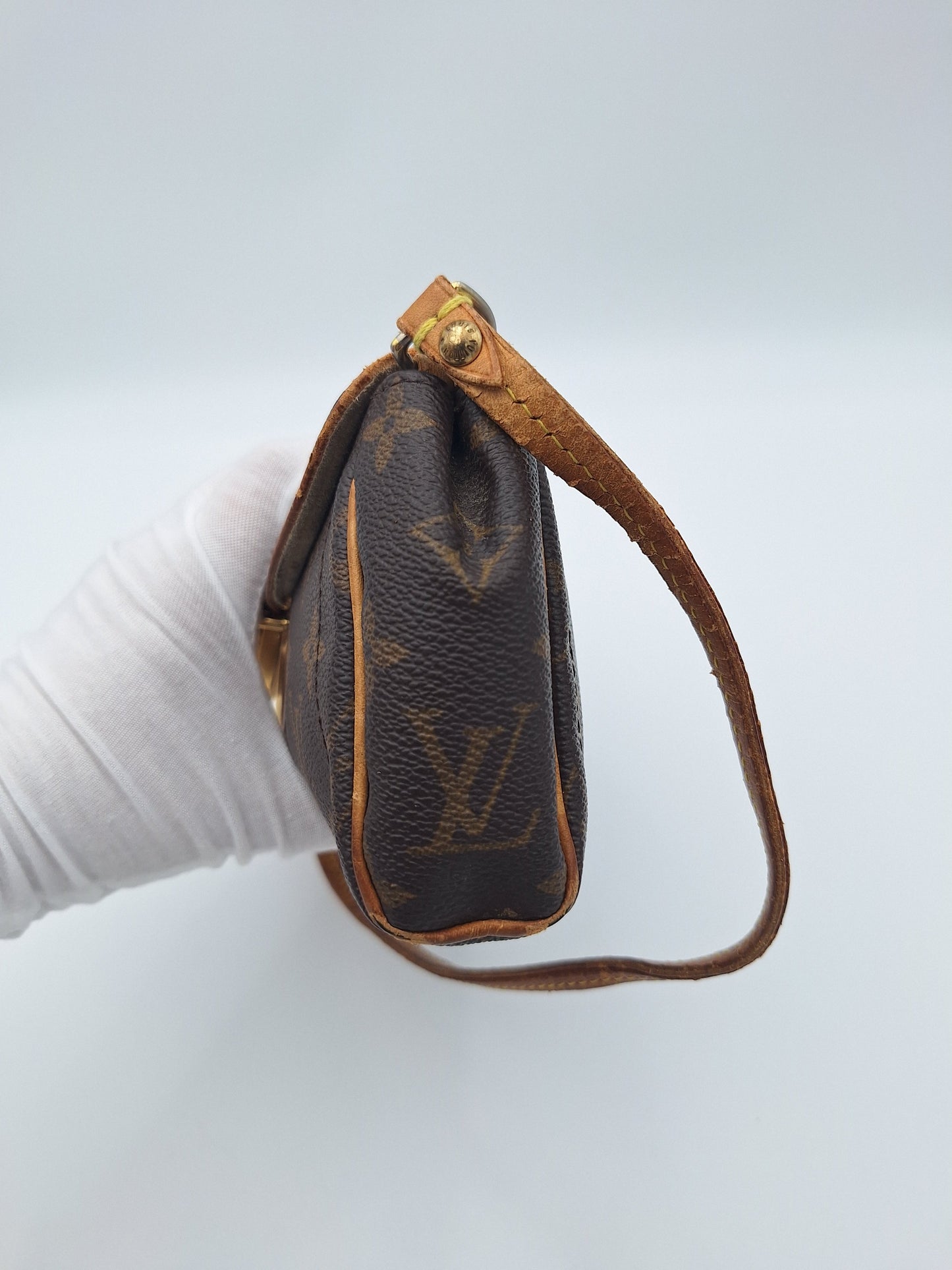 LOUIS VUITTON MONOGRAM BEVERLY CLUTCH (M40122)