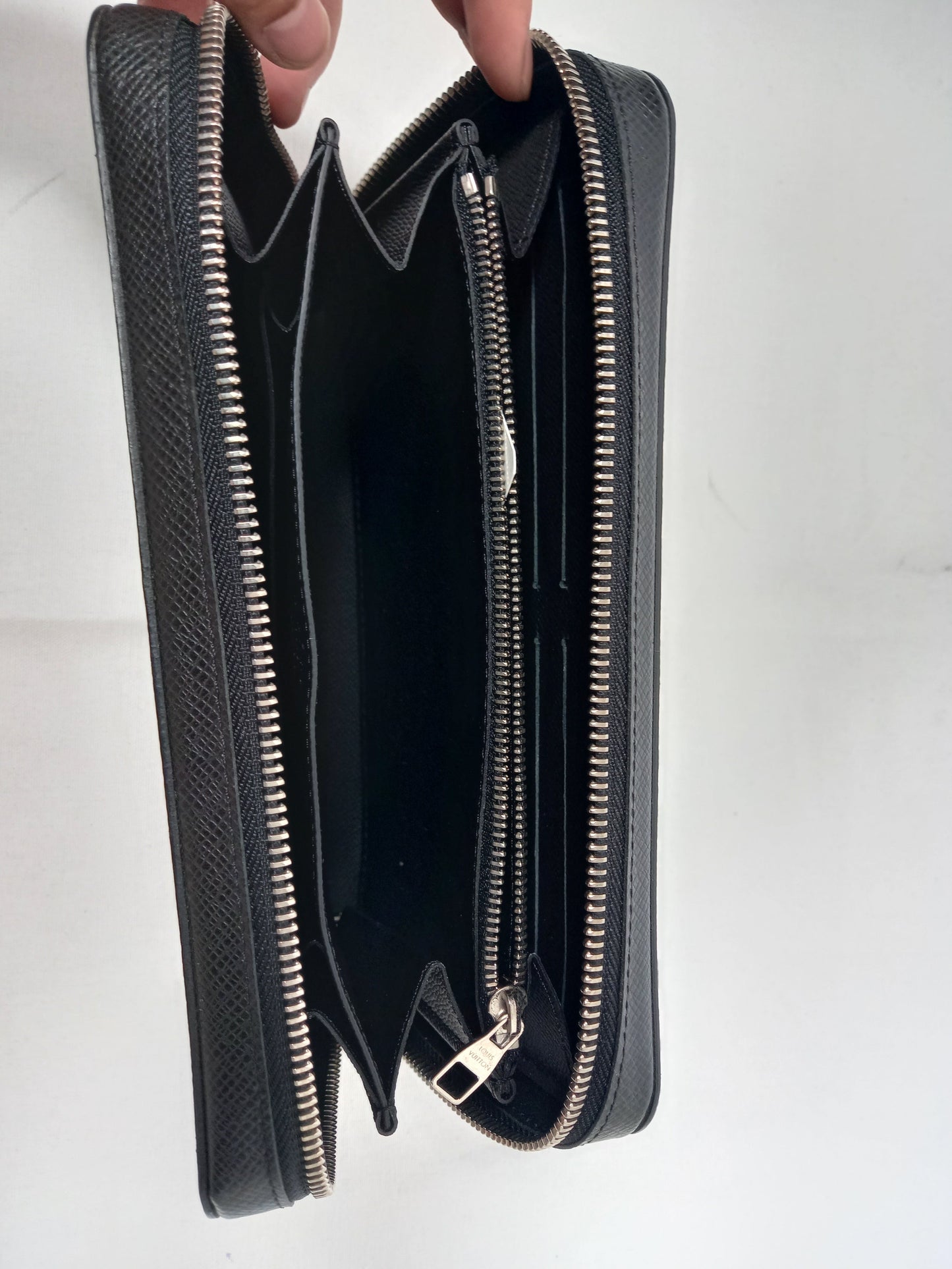 M0804P80 Louis Vuitton Taiga Pochette Baikal Clutch (JP)