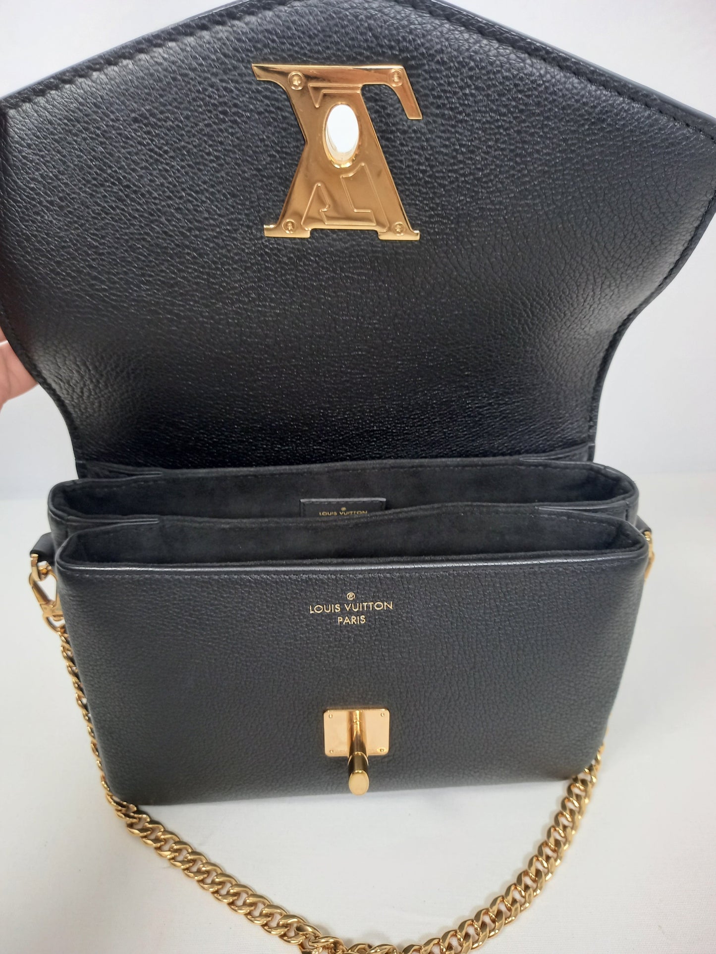 M0804P28 Louis Vuitton Grained Calfskin Lockme Oxford Black (JP)