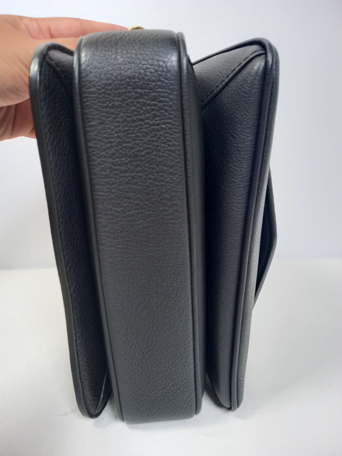 M0804P28 Louis Vuitton Grained Calfskin Lockme Oxford Black (JP)