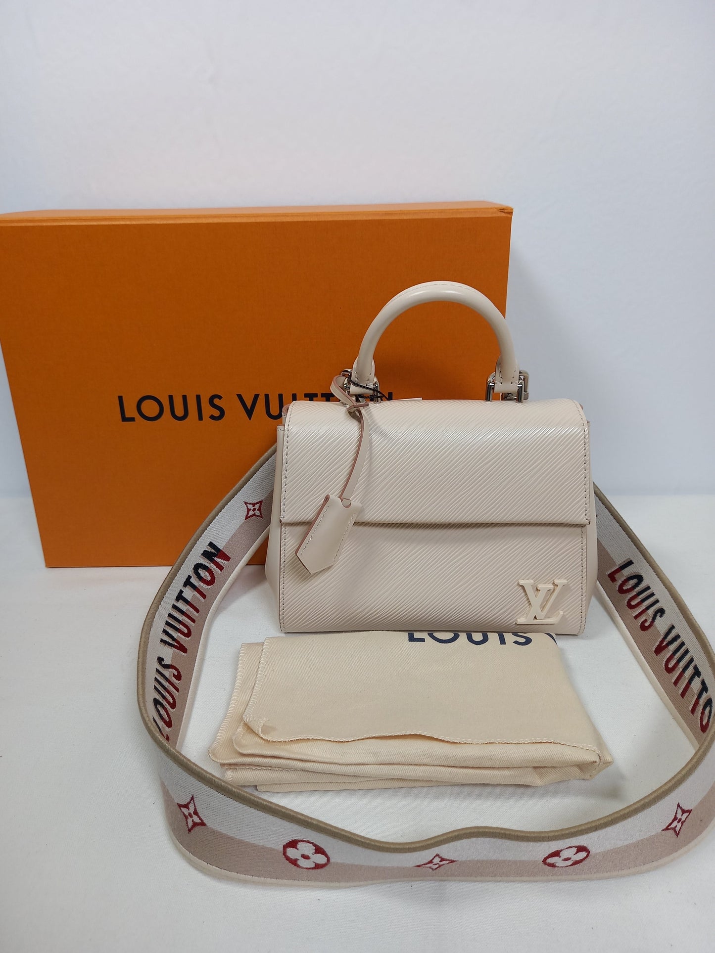 M0804P39 Louis Vuitton Epi Cluny Top Handle Bag (JP)