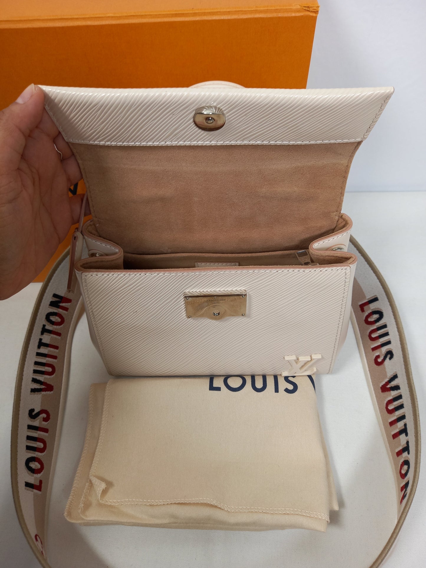 M0804P39 Louis Vuitton Epi Cluny Top Handle Bag (JP)