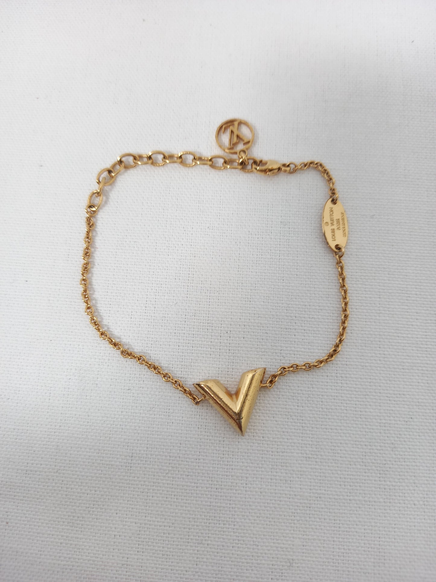 M0804P46 Louis Vuitton Essential V Bracelet (JP)