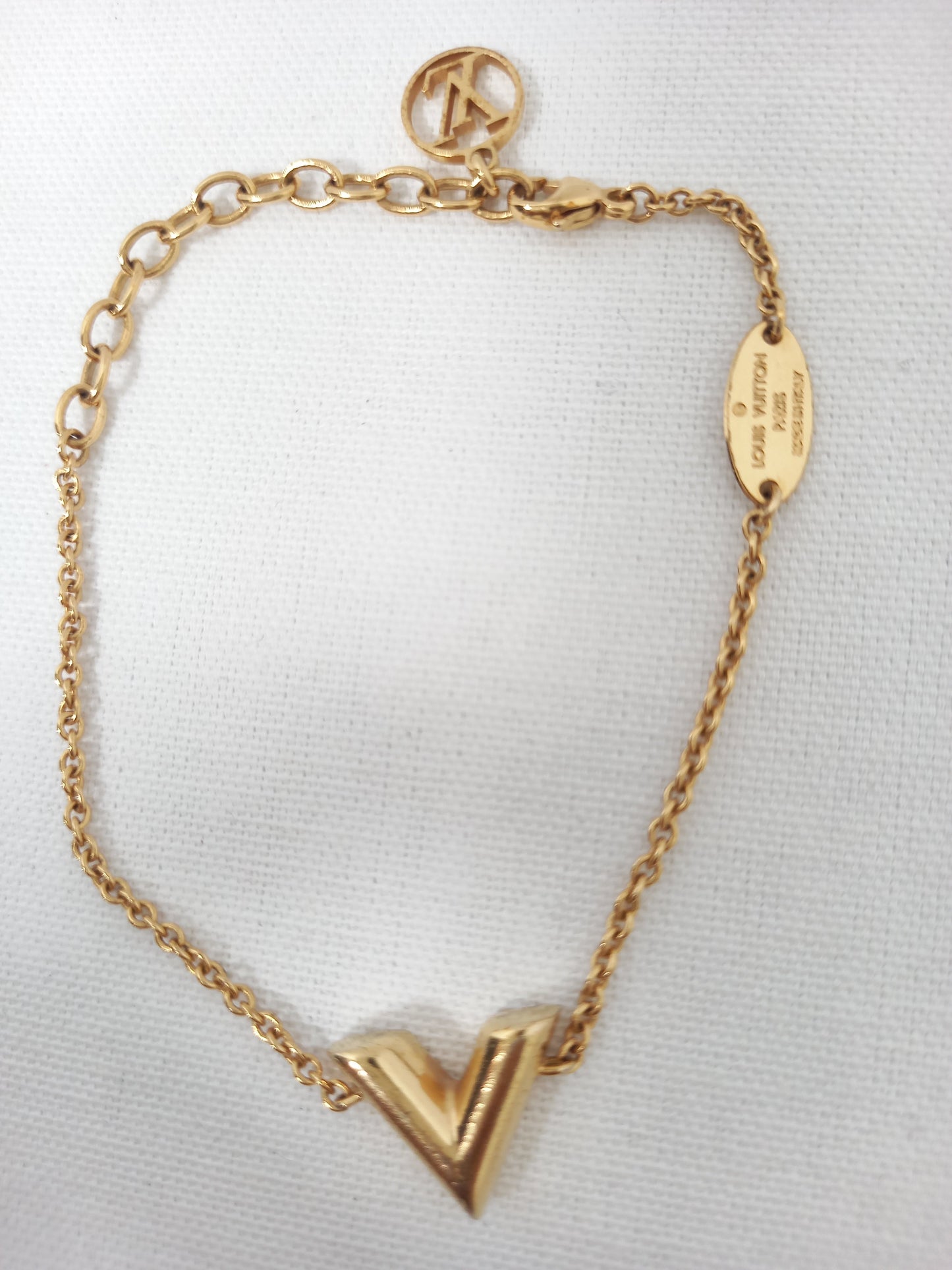M0804P46 Louis Vuitton Essential V Bracelet (JP)