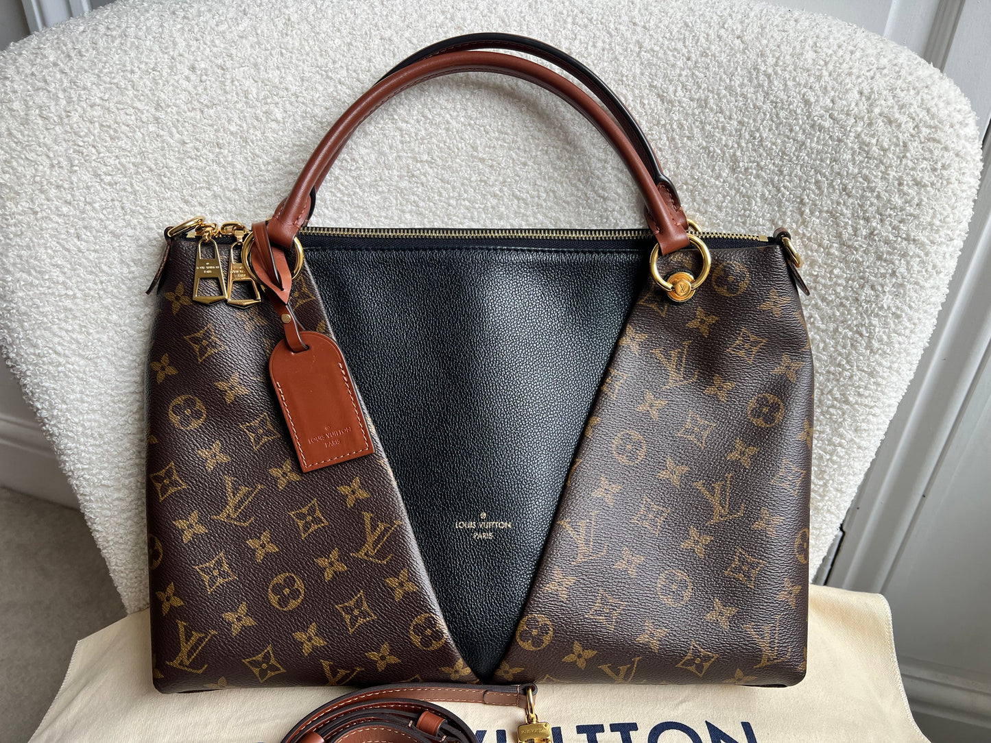 Louis Vuitton V Tote MM Tan and Monogram Canvas (RRP £1,890)