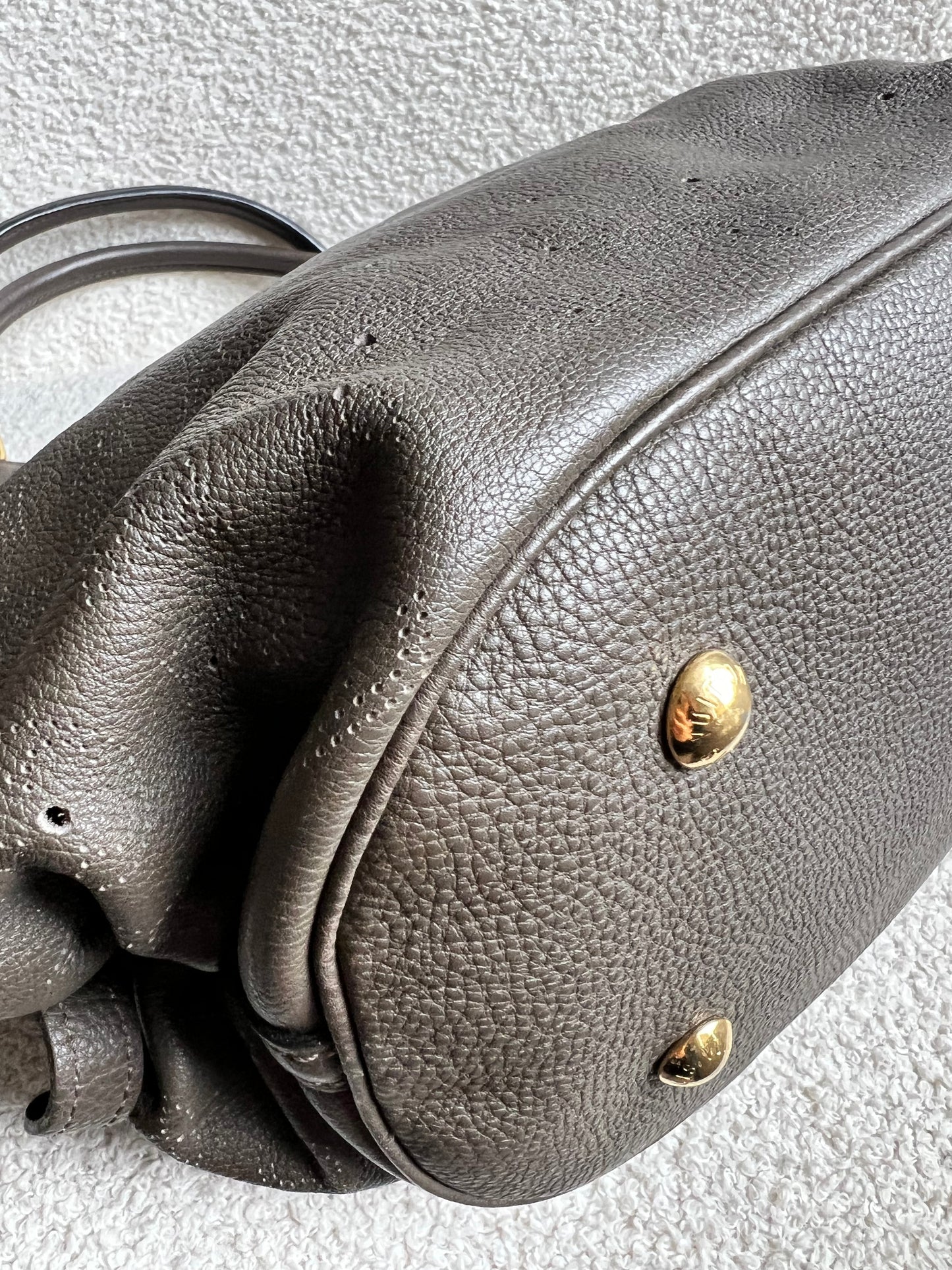 Louis Vuitton Gris Pearl Monogram Mahina Leather L Bag
