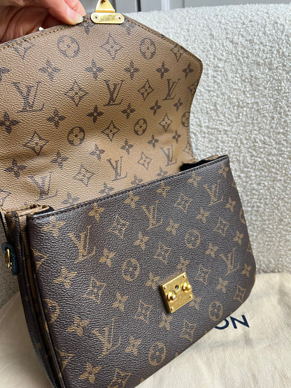 Louis Vuitton Pochette Metis Reverse Monogram (RRP £2,020)