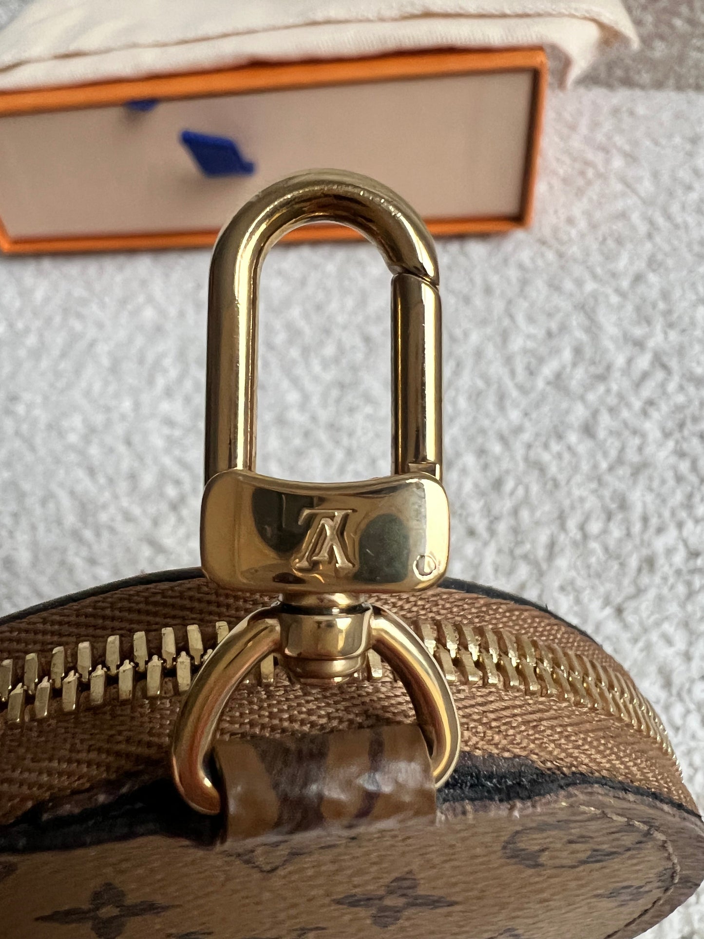 Louis Vuitton Round Coin Purse Reverse Monogram