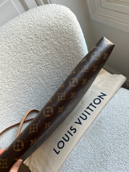 Louis Vuitton Carry It Tote