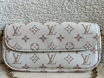 Louis Vuitton Ivy Wallet on Chain Bag Bicolour Monogram Dune Canvas (RRP £1400)
