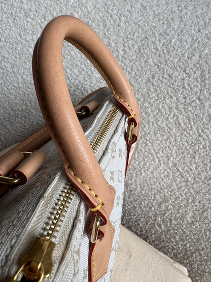 Louis Vuitton Speedy Bandouliere 20 Mastic Cream (£2420)