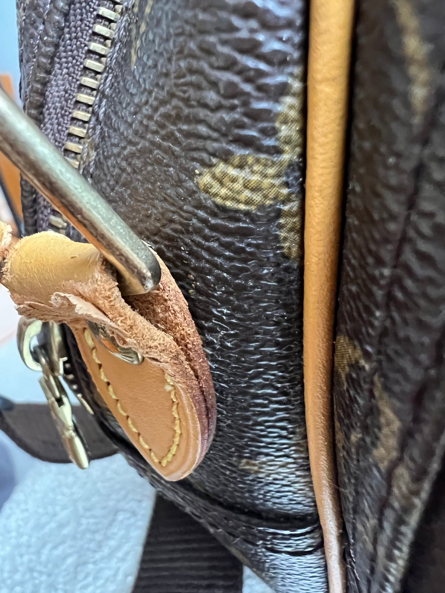 Lous Vuitton Reporter Monogram