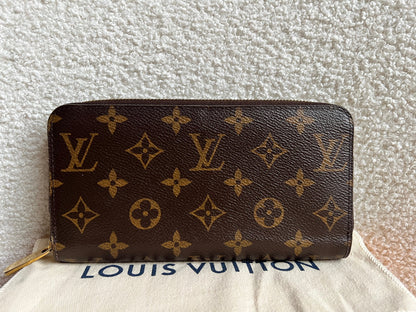 Louis Vuitton Zippy Wallet in Monogram (RRP £580)