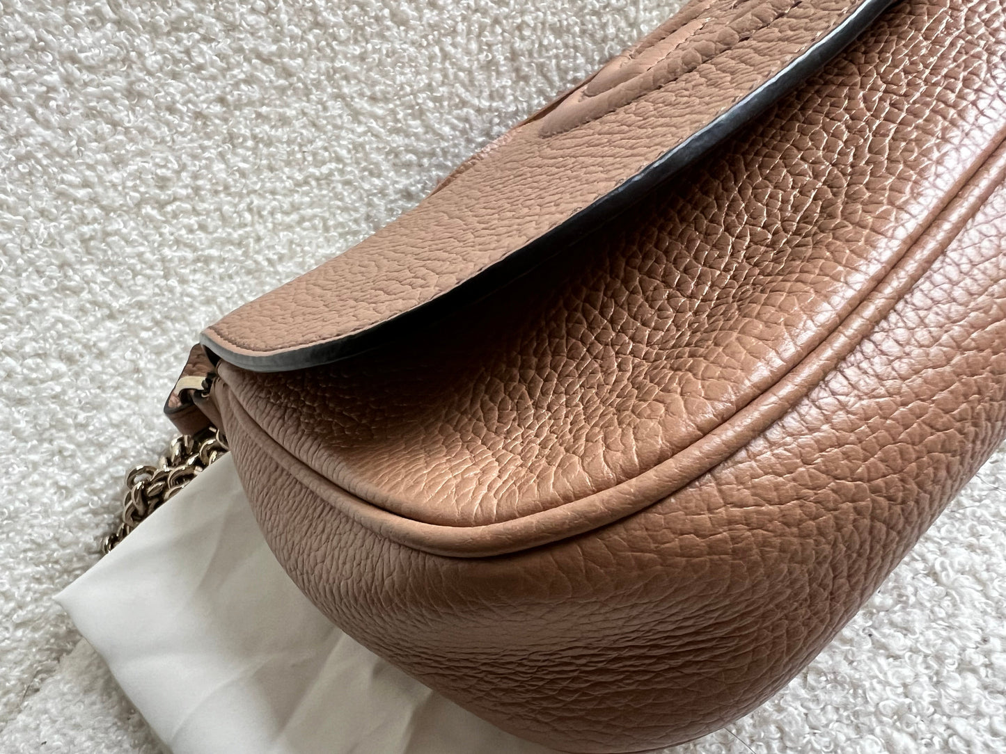 Gucci Beige Soho Chain Crossbody Flap Bag