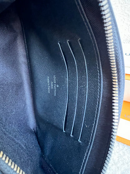 Louis Vuitton Pouch Discovery Pouch PM Monogram Eclipse (RRP £550)