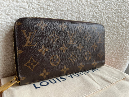 Louis Vuitton Zippy Wallet in Monogram (RRP £580)