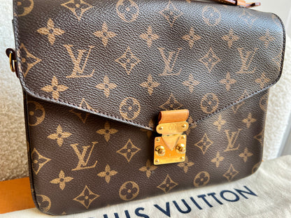Louis Vuitton Pochette Metis Monogram (RRP £2,020)