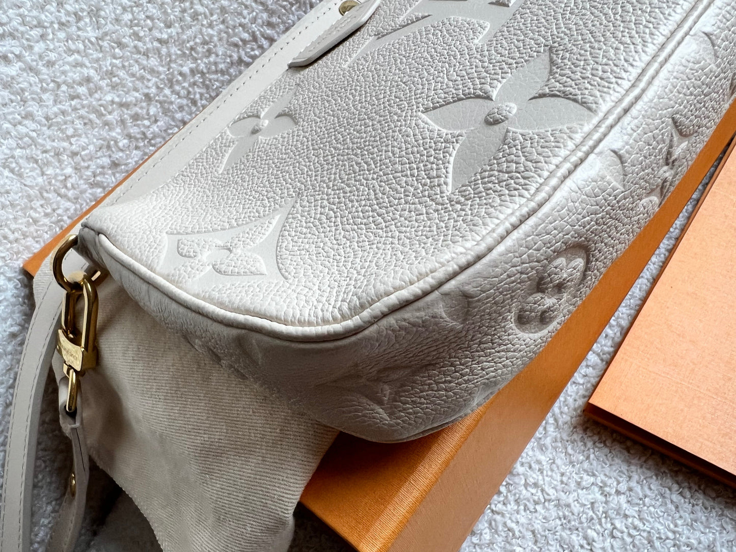 Louis Vuitton Multi Pochette Accessoires Creme Empreinte (RRP £2140)