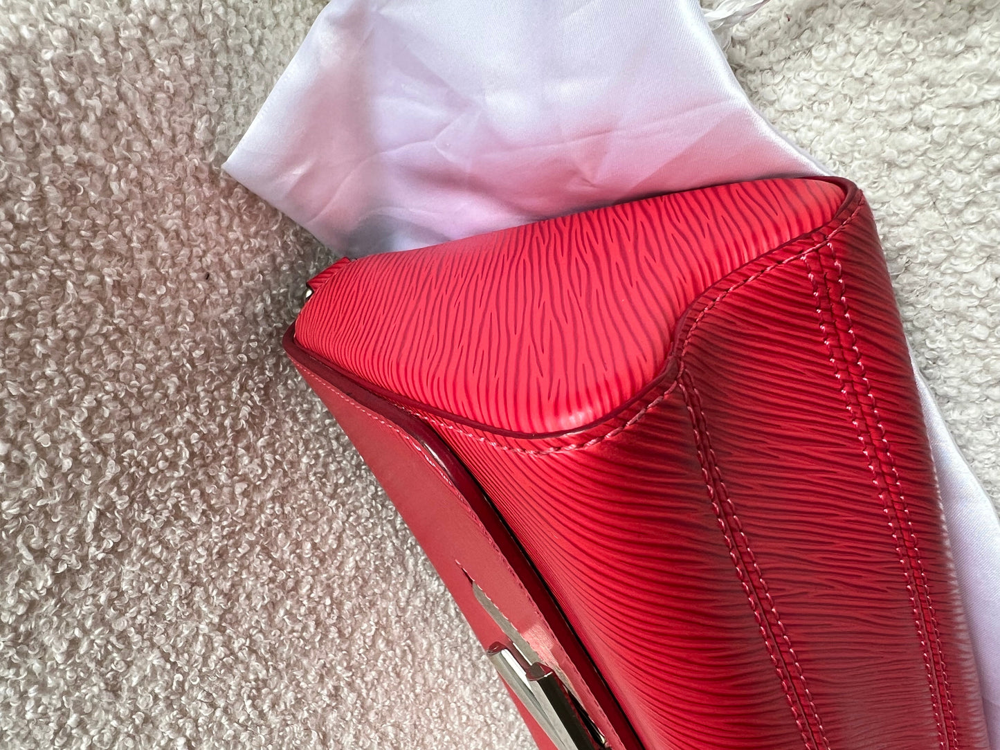 Louis Vuitton Coquelicot Twist MM Shoulder Bag (RRP £3450)