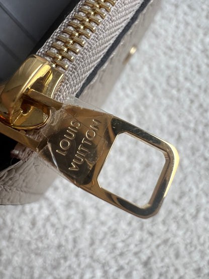 Louis Vuitton Galet Compact Capucines Wallet (RRP £730)